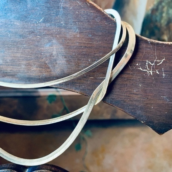 ✨💛 Gold Tone Three Tier Snake Chain ✨💛 - Picture 3 of 8